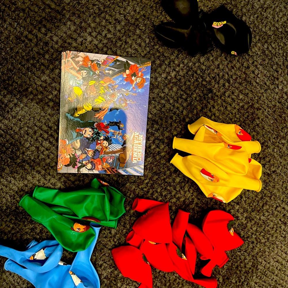 My Hero Academia- 12 Birthday invitations and 28 balloons